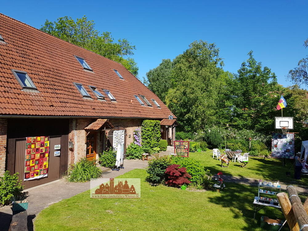 Stilvolles Wohnhaus mit 2 separaten Ferienappartements in idyllischer Lage, 23974 Neuburg