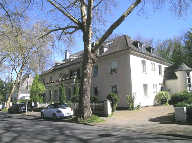 Großzügige Dachgeschoss-Eigentumswohnung mit Balkon und Gartenanteil in bester Lage in 40597 Düsseldorf-Benrath, 40597 Düsseldorf (Benrath Hassels Urdenbach)