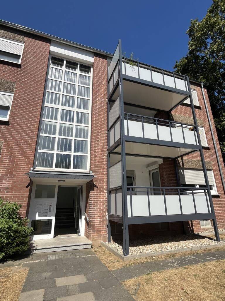 frei ab September – Lichtdurchflutete Wohnung mit großem Balkon, 52249 Eschweiler