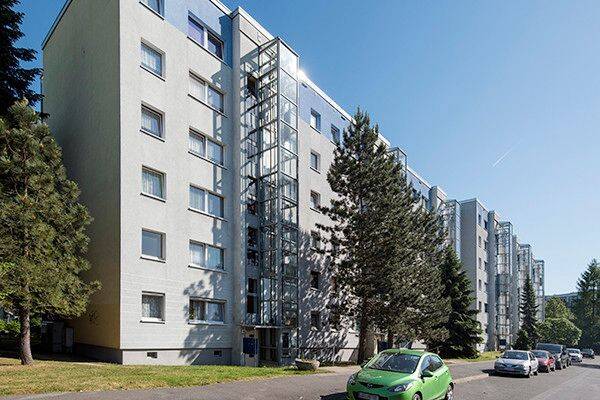 Zum Wohlfühlen: 3-Zimmerwohnung im Erdgeschoß mit Balkon!, 1239 Dresden