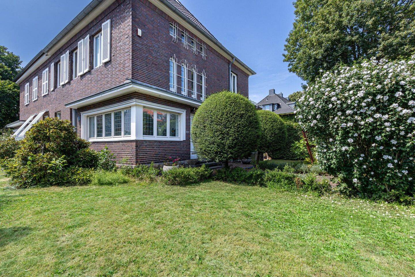 Hochwertiges Einfamilienhaus, 228 Wohnfl., 3 Etg., 5 Schlz., Terrasse, 2 Balkone, 3 Bäder & Sauna, 44141 Dortmund (Hörde Körne Mitte)