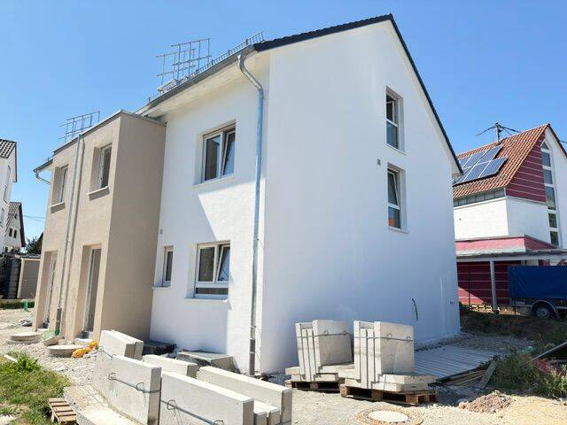 Doppelhaushälfte – Moderne Architektur- Fertigstellung Ende 2026, 72768 Reutlingen