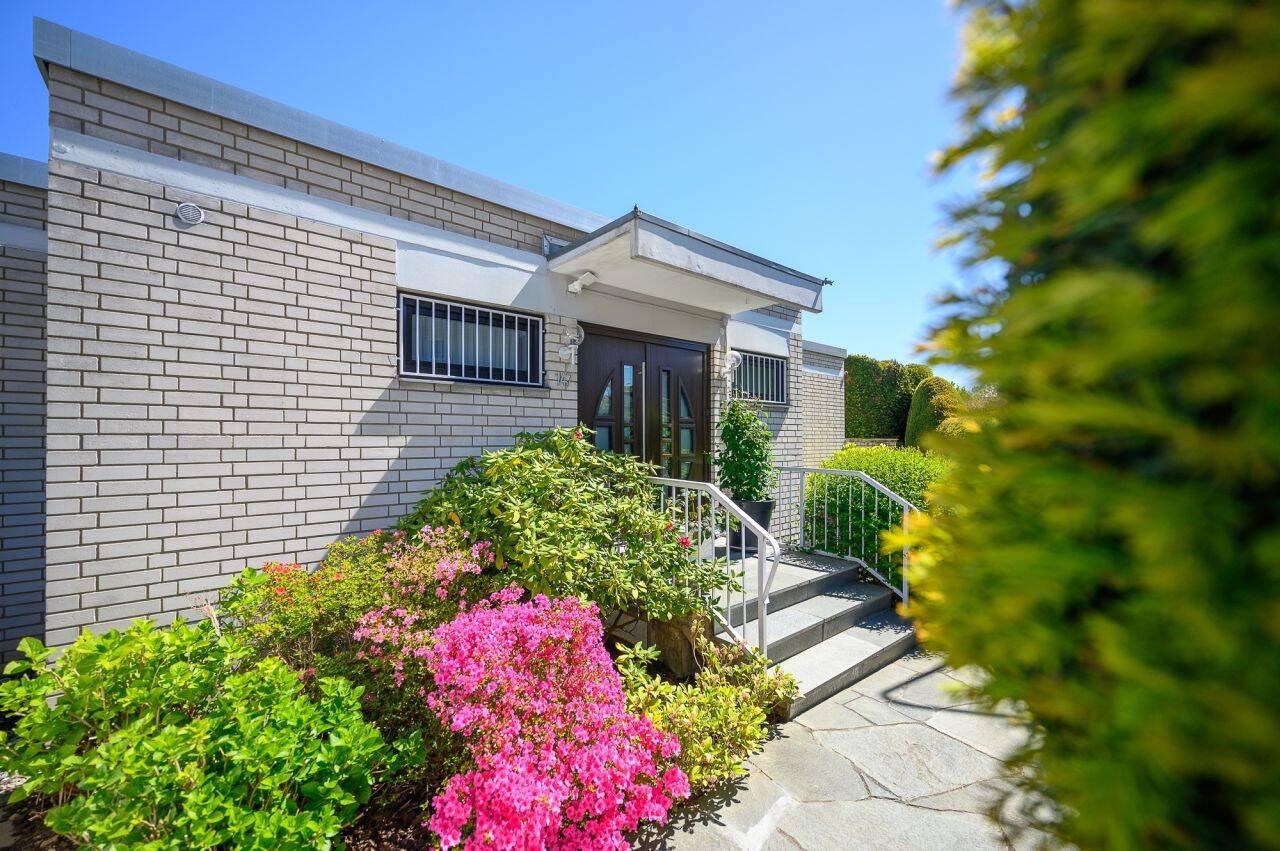 BUNGALOWKLASSIKER | Stilvolle 70er-Jahre Architektur in Frankfurt-Seckbach, 60389 Frankfurt am Main (Bergen-Enkheim Bornheim Nordend-Ost Nordend-West Seckbach)