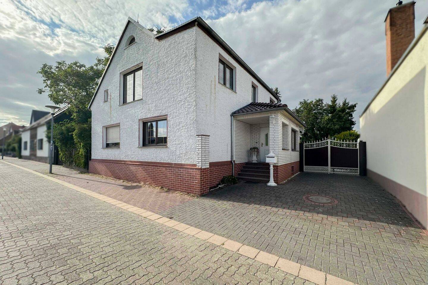 Großzügiges Wohnhaus mit traumhaftem, uneinsehbarem Garten!, 39167 Hohe Börde