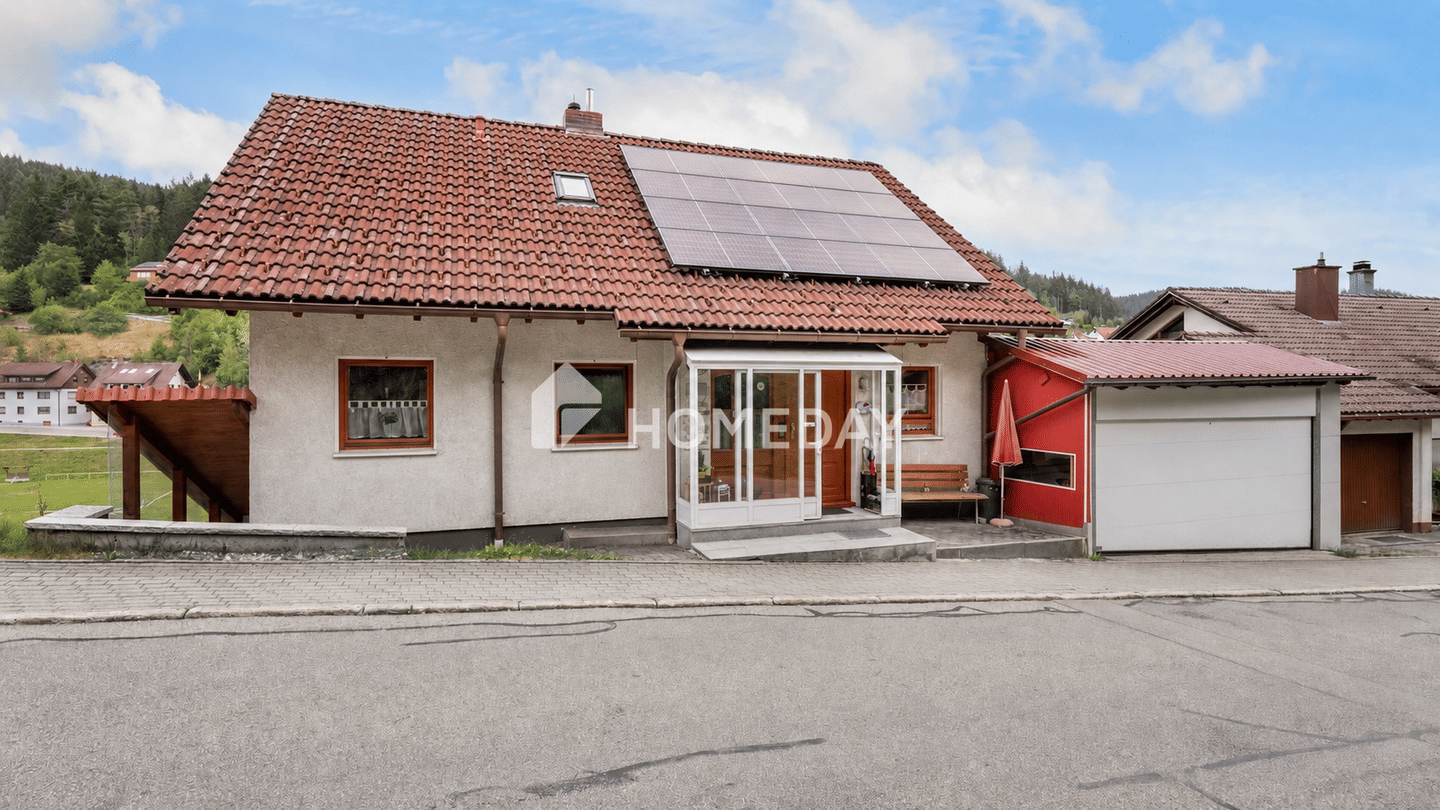 Mehr Raum für gemeinsame Wohnideen: Familienhaus in Hanglage mit Einliegerwohnung, 78147 Vöhrenbach