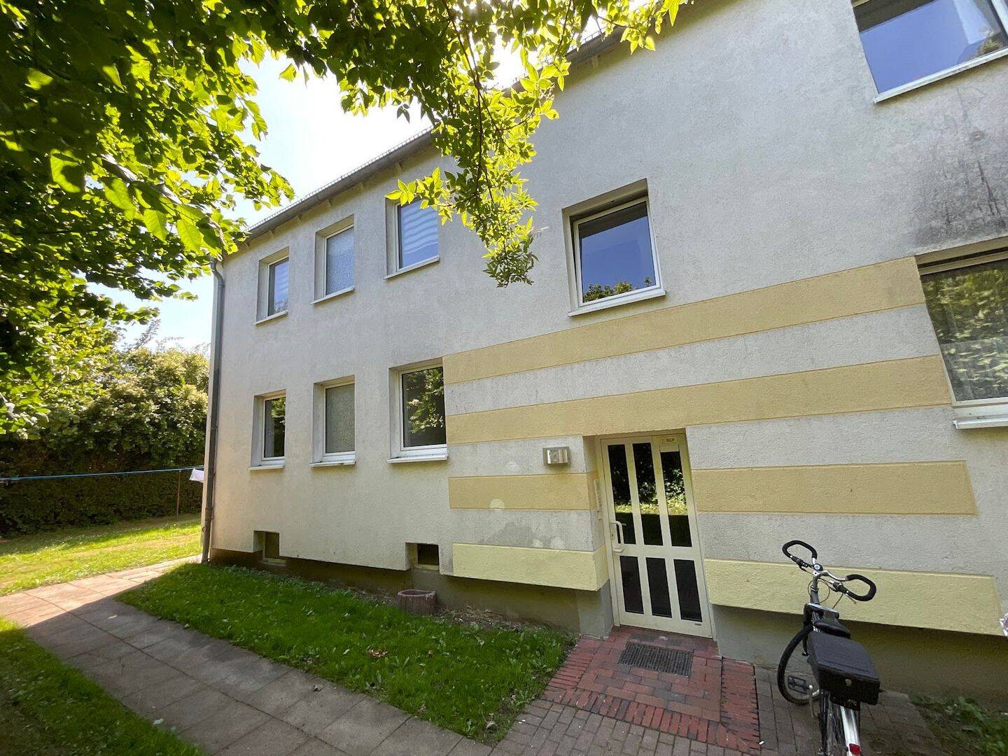 Frisch renovierte 2 Zimmer-Wohnung mit Tageslichtbad und Dusche, 23730 Neustadt in Holstein
