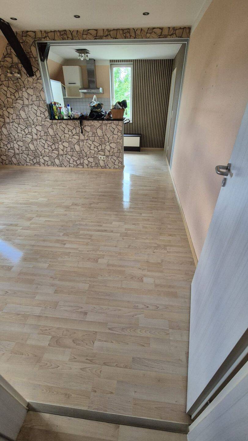 wunderschöne, lichtdurchflutete Dachgeschosswohnung mit Einbauküche, 6766 Bitterfeld-Wolfen
