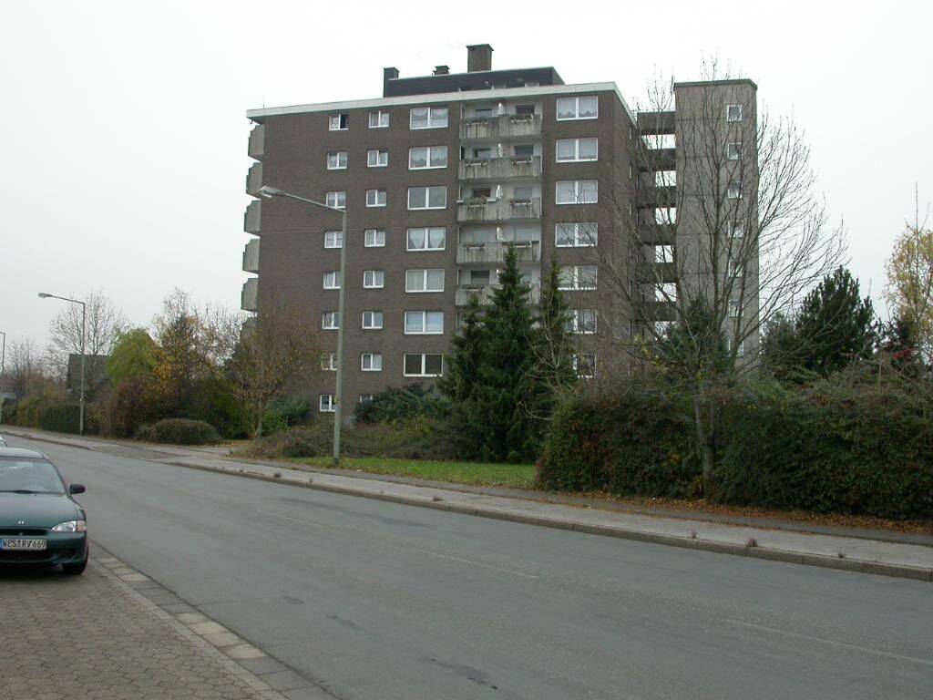 Renovierte 2-Zimmer-Wohnung in Voerde Friedrichsfeld mit Balkon und zwei Aufzügen, 46562 Voerde (Niederrhein)