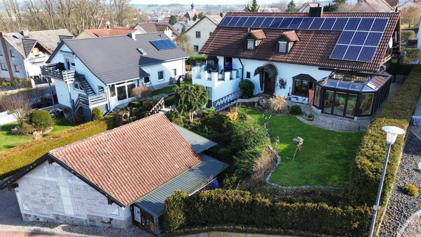 Außergewöhnliches Einfamilienhaus mit Einliegerwohnung – großzügig, hochwertig und voller besonderer Extras, 92249 Vilseck