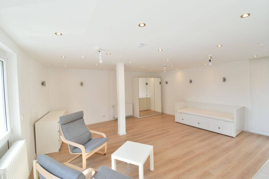 Voll möblierte 1-Zimmer-Wohnung mitten im Zentrum Sindelfingen, 71063 Sindelfingen