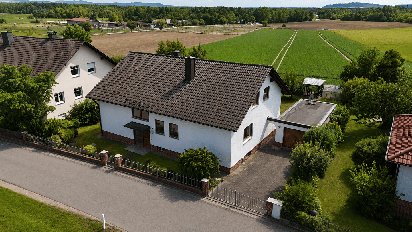 Willkommen in Ihrem neuen Zuhause – Freistehendes Einfamilienhaus mit großem Grundstück und Weitblick in Schwandorf!, 92421 Schwandorf