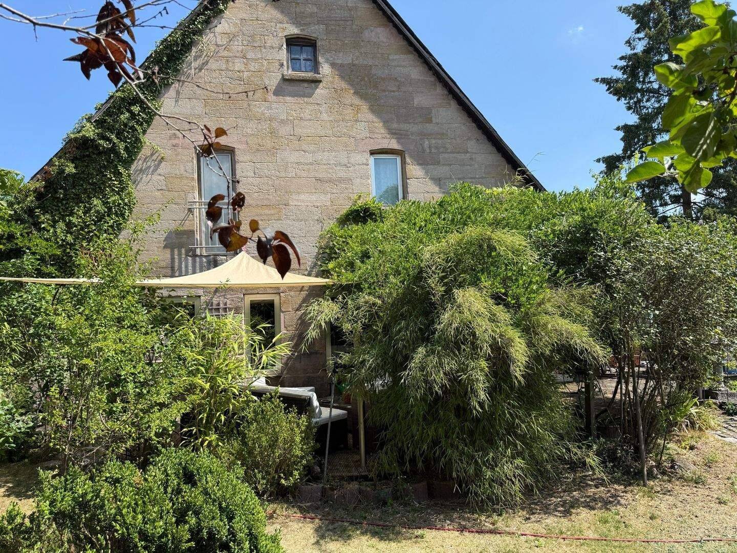 Geschichte mit Wohnkomfort – Charmantes 260 m² Einfamilienhaus mit Traumgarten mit 1.357m² in ruhiger Lage, 90596 Schwanstetten