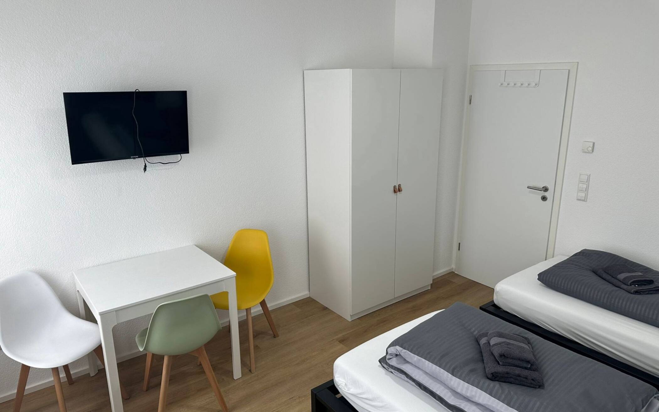 Möbliertes Zimmer, Auf Zeit & WG in Stuttgart ab 1 Monat flexibel mieten, 70329 Stuttgart (Hedelfingen Obertürkheim Rohracker Uhlbach)