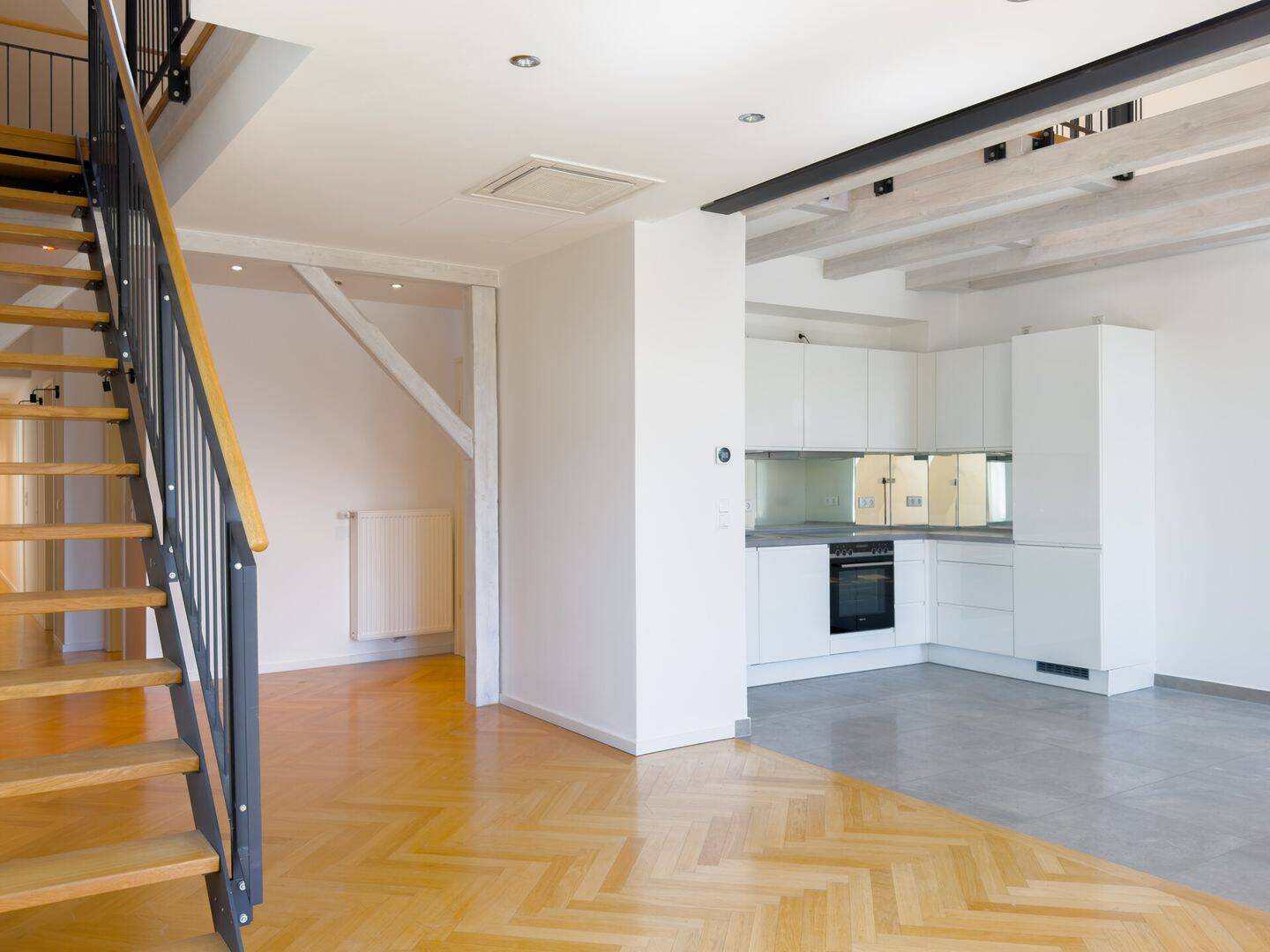 Exklusive, Luxuriöse 4,5-Zimmer-Altbauwohnung mit Balkon & Klimaanlage in begehrter Lage Am Harras, 81373 München (Sendling Sendling-Westpark)