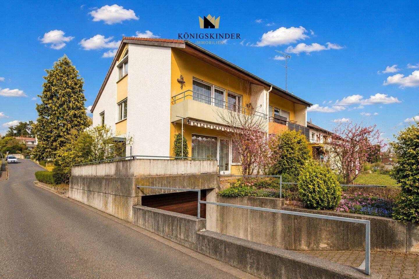 Großzügige Doppelhaushälfte mit ca. 159m² Wohnfläche, vielseitiger Raumaufteilung, Garten und Garage, 73269 Hochdorf