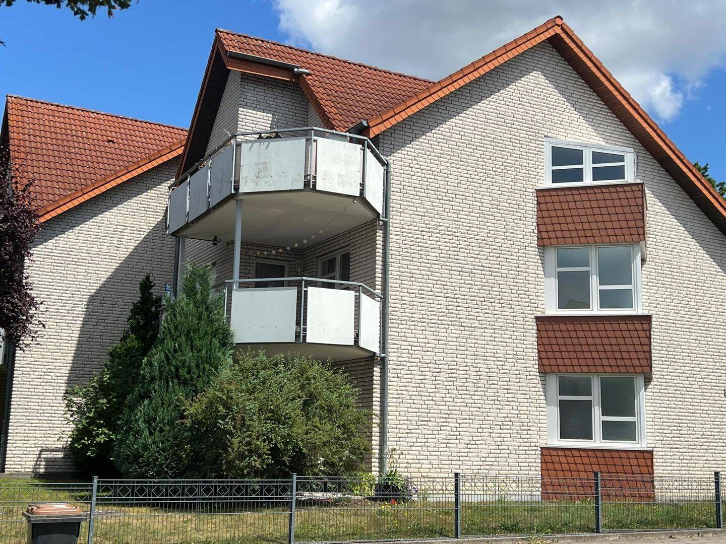 Angenehme Wohnatmosphäre bietet diese 3-Zimmer-Eigentumswohnung im Erdgeschoß mit Terrasse in Bünde-OT, 32257 Bünde