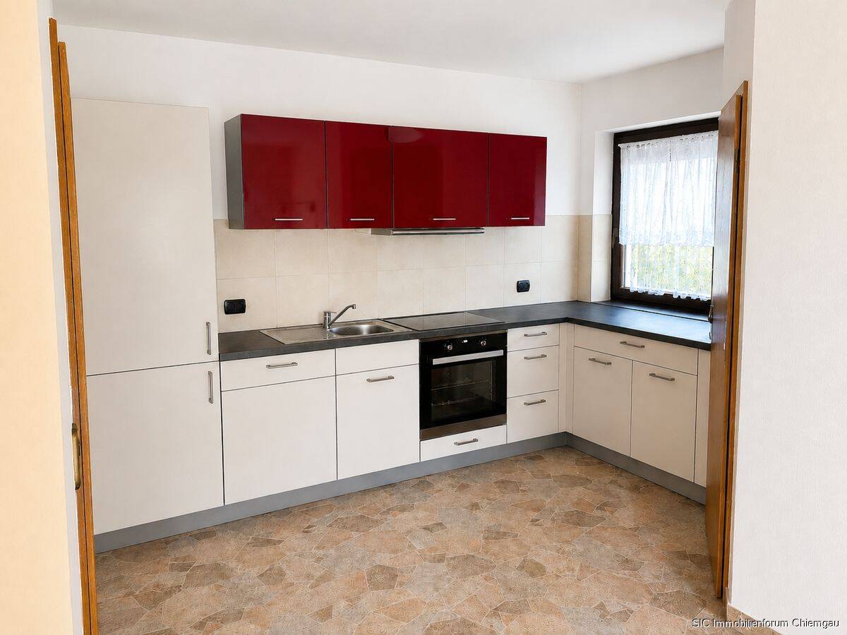 3-Zimmer-Wohnung in Hallabruck bei Traunstein – sonniger Südbalkon, u. TG-Stellplatz!, 83278 Traunstein