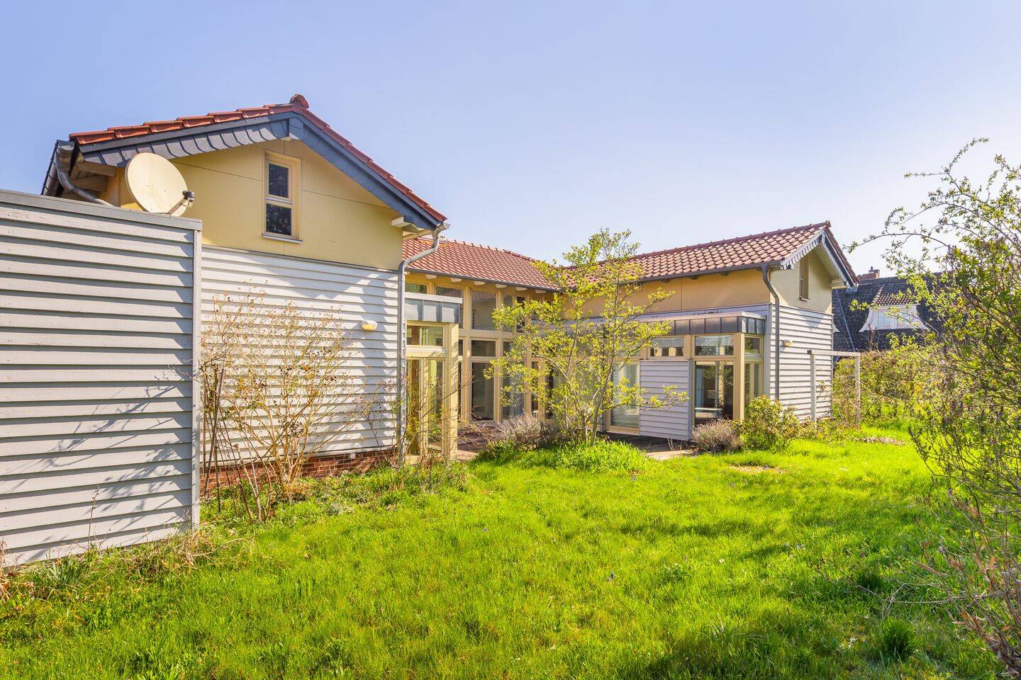 Bahnhofsnahes Architektenhaus in Eggersdorf – Mit Panoramafenstern, Einbauküche, Sauna, Garage usw., 15345 Petershagen/Eggersdorf