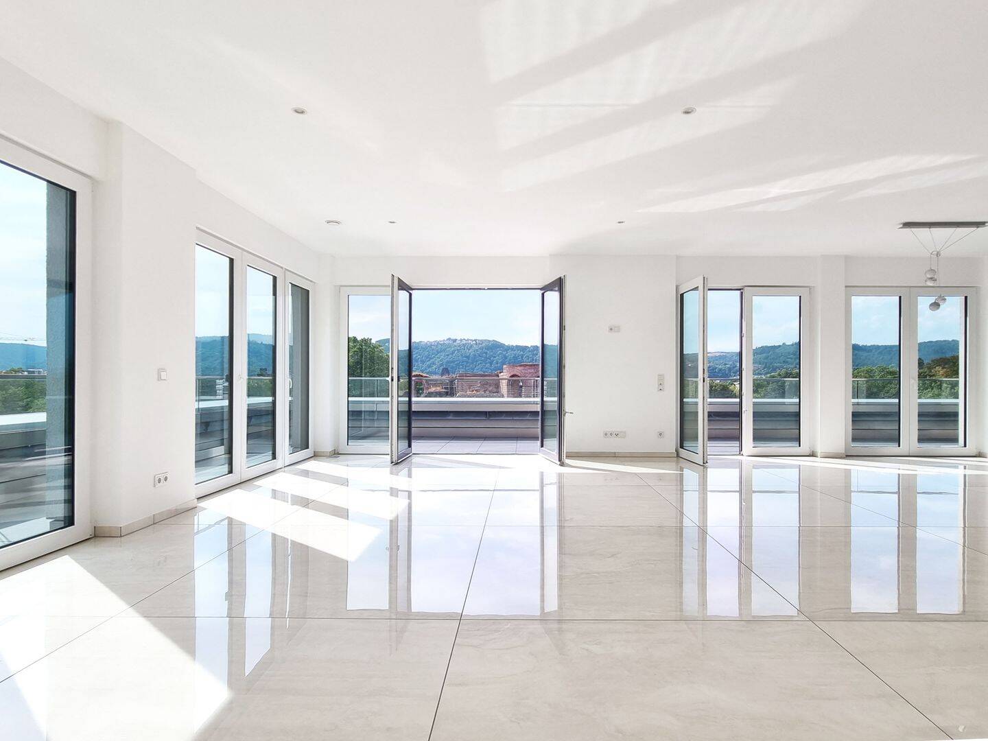 Repräsentative Penthouse-Wohnung mit Blick auf die Kaiserthermen