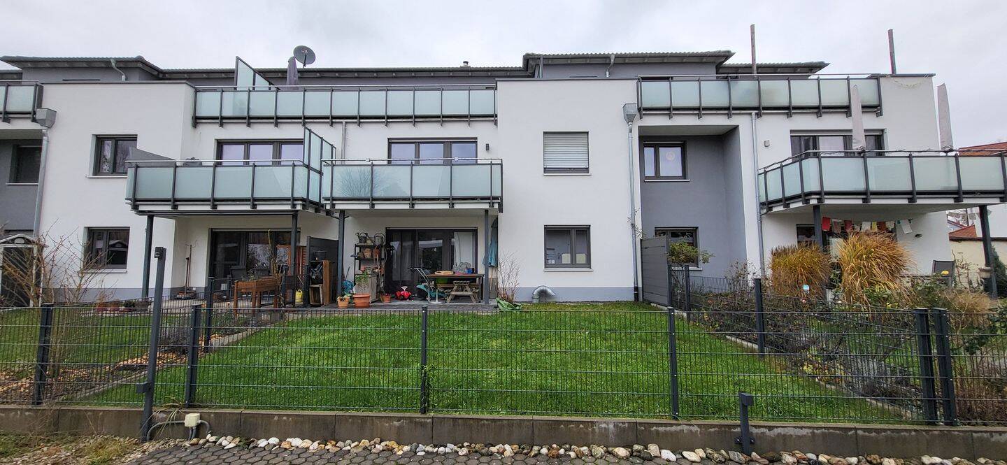 Sehr schöne 3-Zimmer EG-Terrassen-Wohnung mit gehobener Innenausstattung und großer HomeOffice Raum, 91239 Henfenfeld