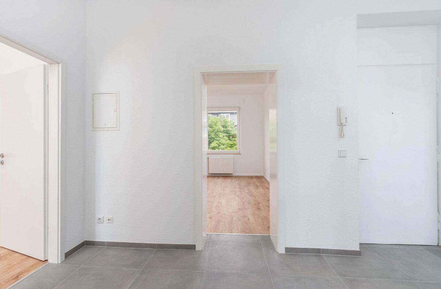 Leben in einer renovierten 3-Zimmer Wohnung mit Balkon, 40225 Düsseldorf (Bilk Flehe Oberbilk Wersten)