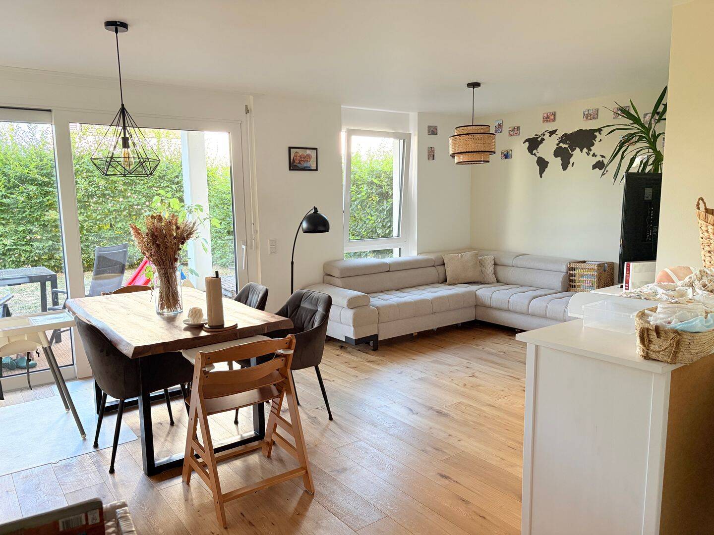 4,5-Zimmer Erdgeschoss Wohnung mit eigenem Garten und Echtholzparkett, 71088 Holzgerlingen