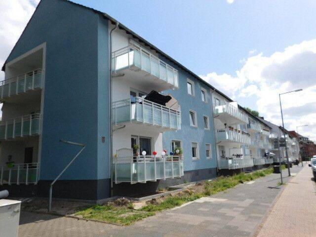 **Sehr schöne 2-Raumwohnung im 2. OG bezugsfertig renoviert mit 2 Balkone in zentraler Lage**, 47804 Krefeld