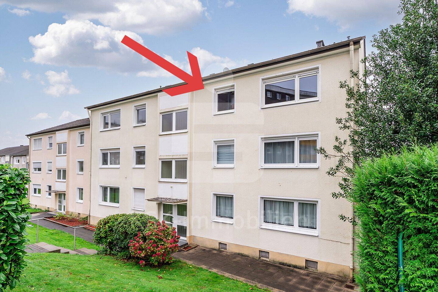 Gut geschnittene 4-Zimmer-Wohnung mit Garage und Weitblick in zentraler Lage von Burscheid, 51399 Burscheid