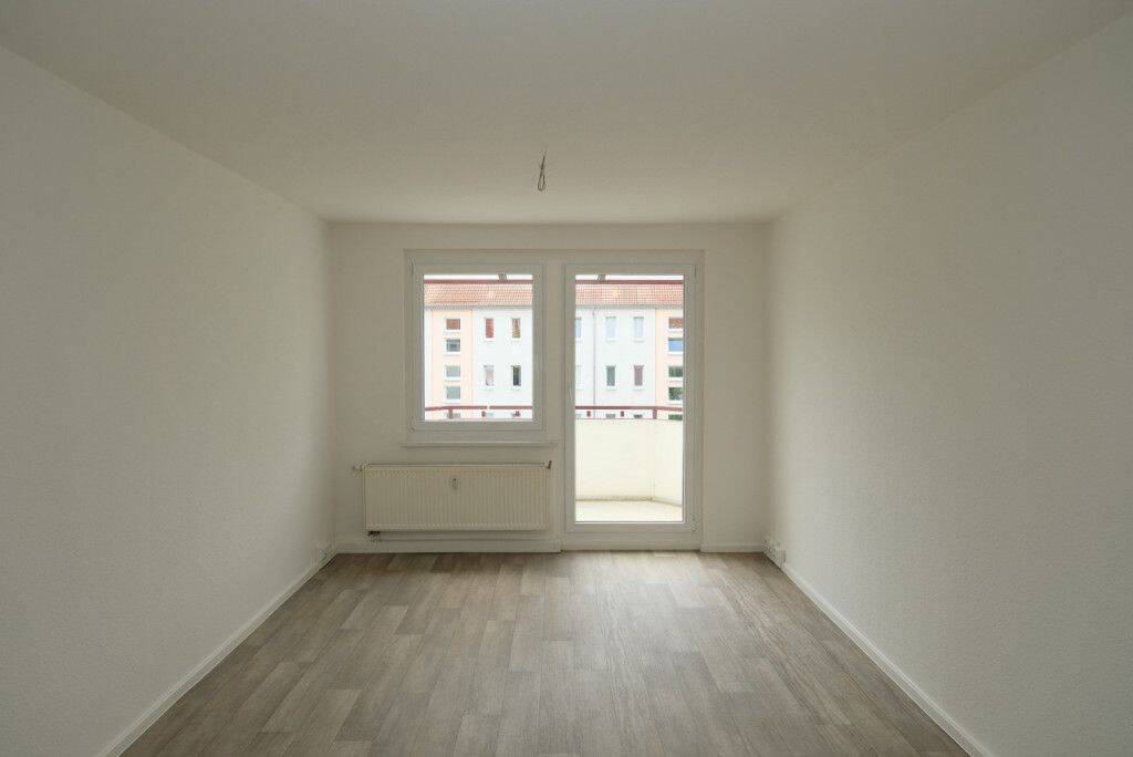 Ohne dich schlaf ich heut Nacht nicht ein…3-RW mit Dusche & Balkon im EG!!!, 9599 Freiberg