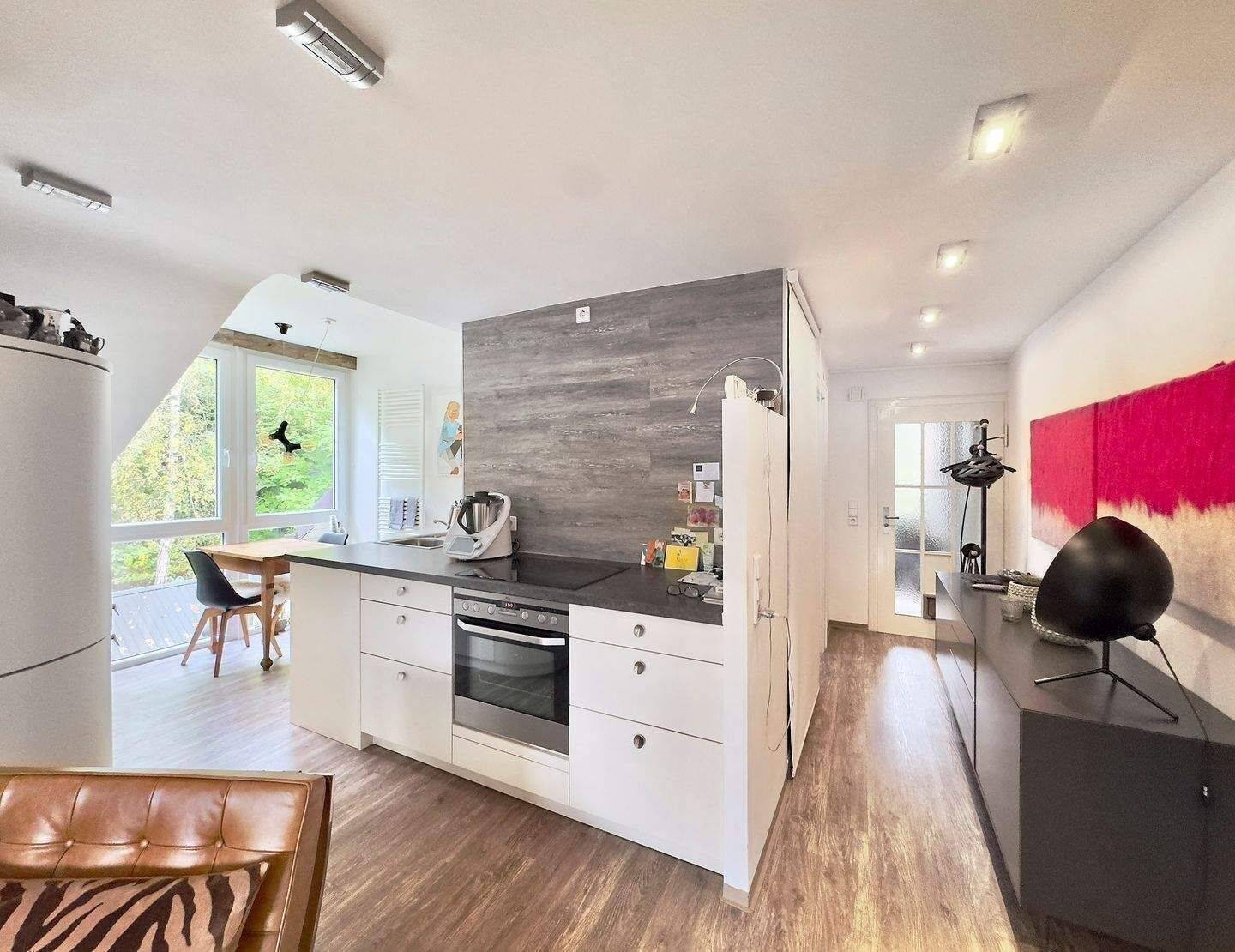 Echt schick + 2,5-Zi-Whg + 57qm + auf Wunsch mit Nachbarwohnung zusammenlegbar + in 4-FamHs + zzgl. GartenHaus + Apfelgarten, 79102 Freiburg im Breisgau (Oberau Waldsee Wiehre)