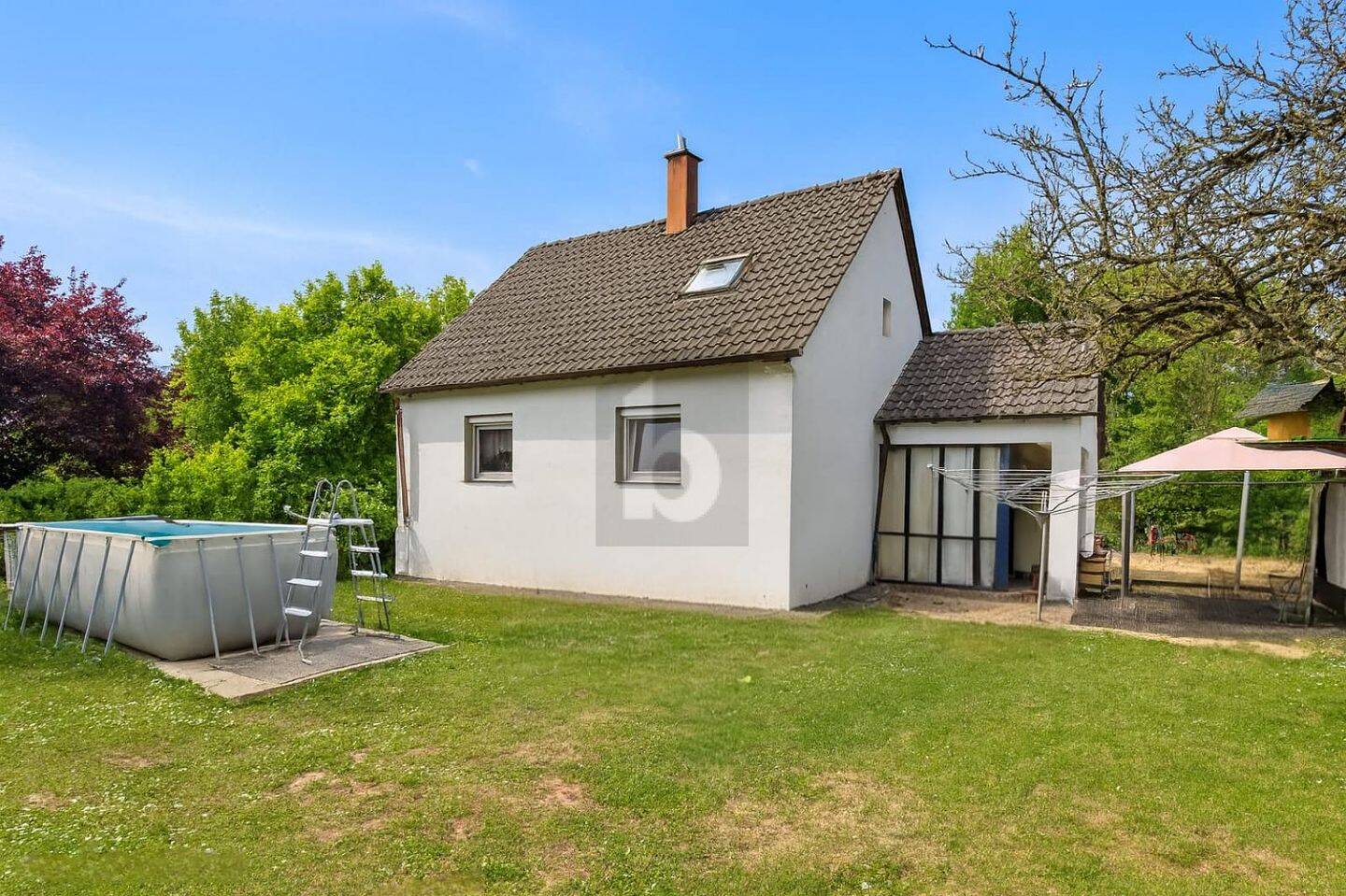 CHARMANT, ZENTRAL UND NACHHALTIG, MIT VIEL PLATZ, 73547 Lorch