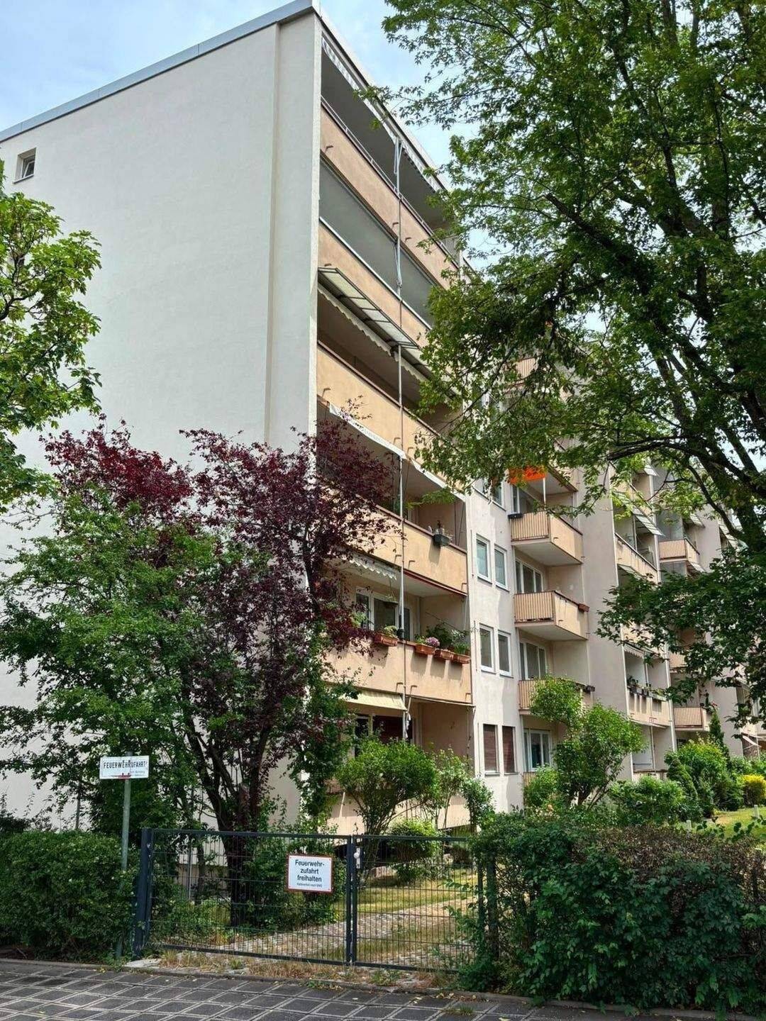 RESERVIERT! Ganz oben Wohnen! Gepflegte 4 Zi.-Whg mit Sonnenbalkon und Ausblick, 90491 Nürnberg