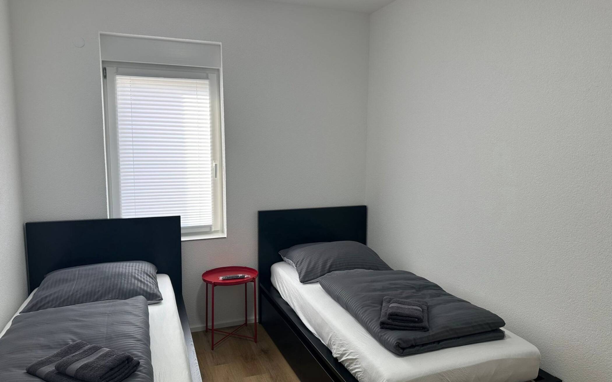 Möbliertes Zimmer, Auf Zeit & WG in Stuttgart ab 1 Monat flexibel mieten, 70329 Stuttgart (Hedelfingen Obertürkheim Rohracker Uhlbach)