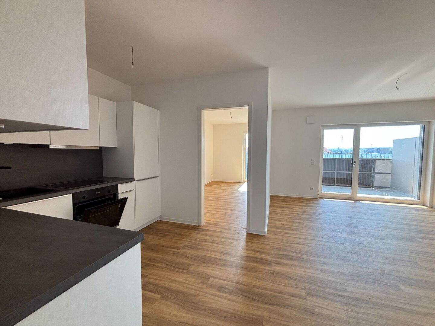 Tolle 4-Zi.-Whg. mit gehobener Ausstattung und praktischem Grundriss !!!, 1159 Dresden