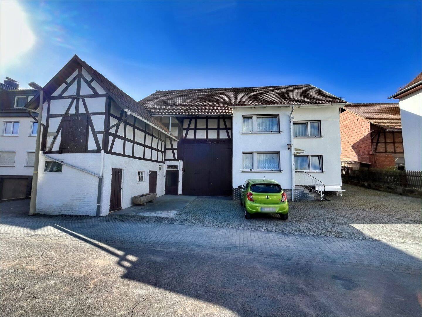 Wohnhaus mit Nebengebäude und Garage in Herfa, 36266 Heringen (Werra)