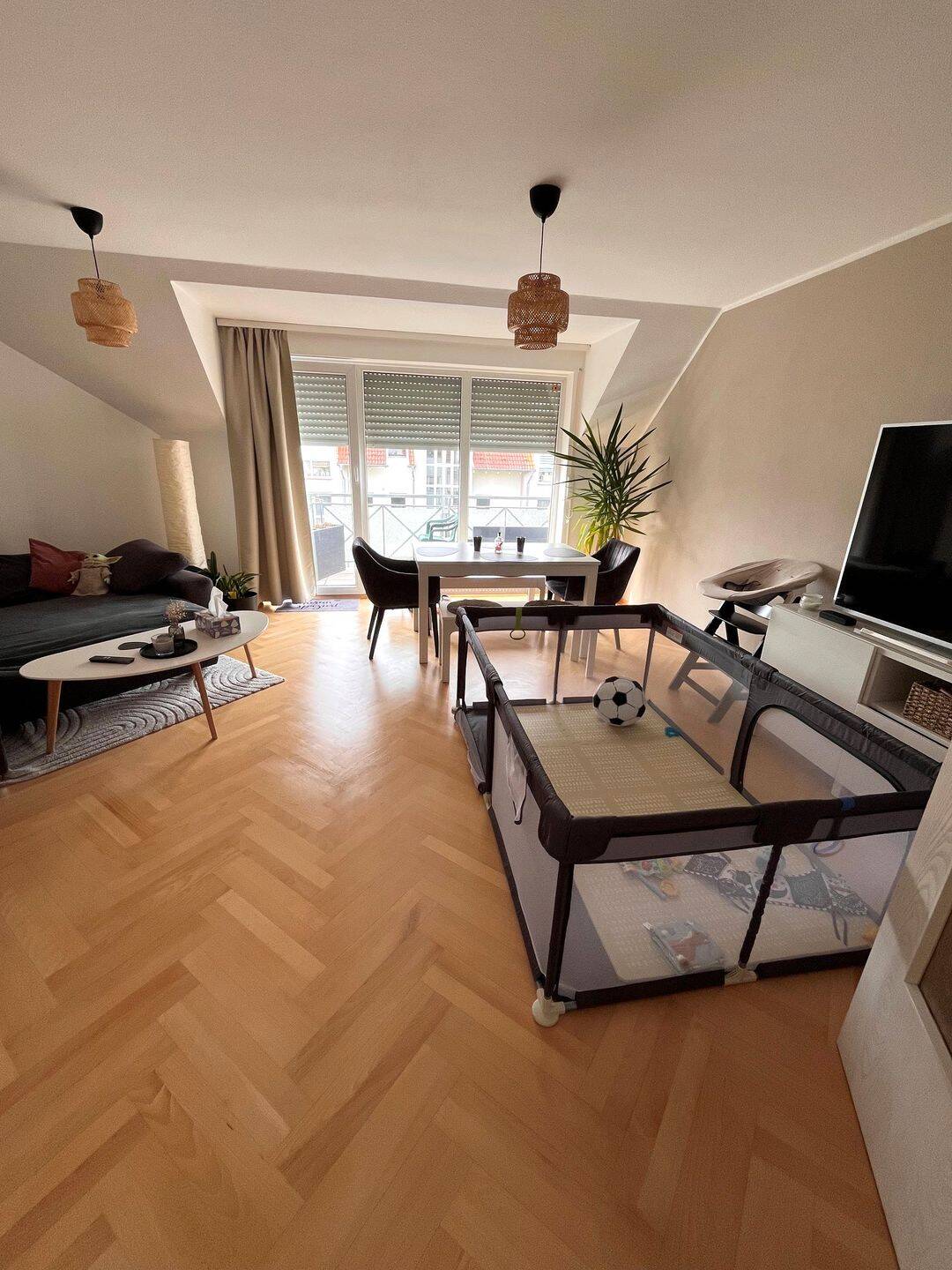 Schöne 4-Zimmer-Wohnung mit Balkon, 39110 Magdeburg (Diesdorf Stadtfeld West)