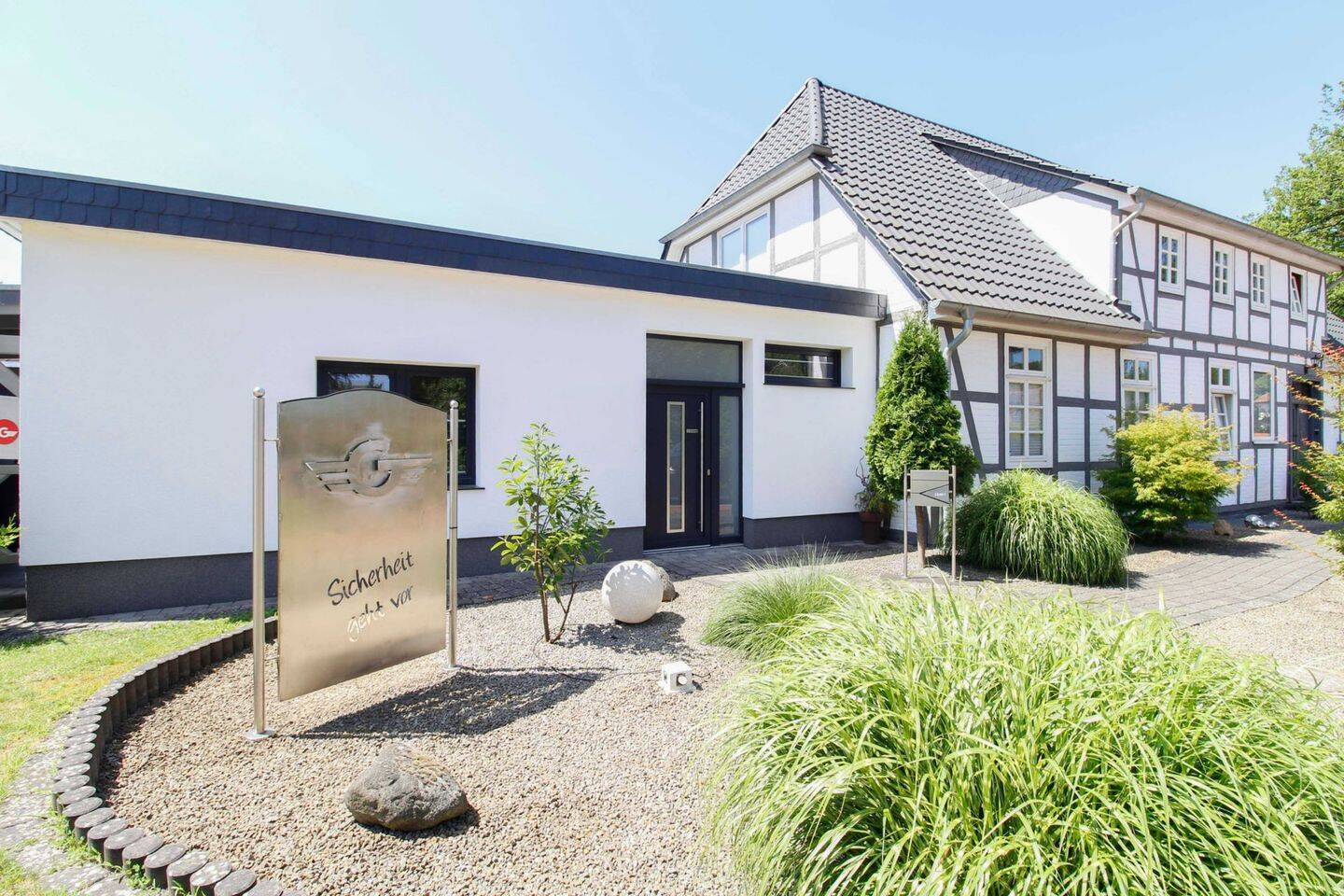 Fachwerk-Traum ! Wohnen & Arbeiten auf 300 m² in allerbester Lage – Top modernisiert & startklar …, 29683 Bad Fallingbostel