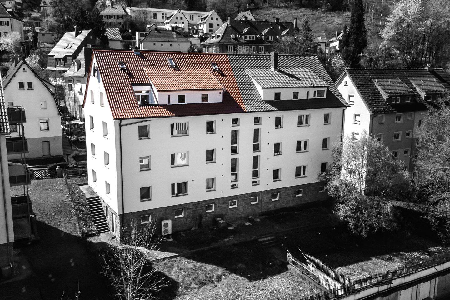 Außergewöhnliches Raumangebot | 97 m² Wohnfläche + 45 m² ausgebautem Bühnenbereich mit eigenem Bad, 75365 Calw