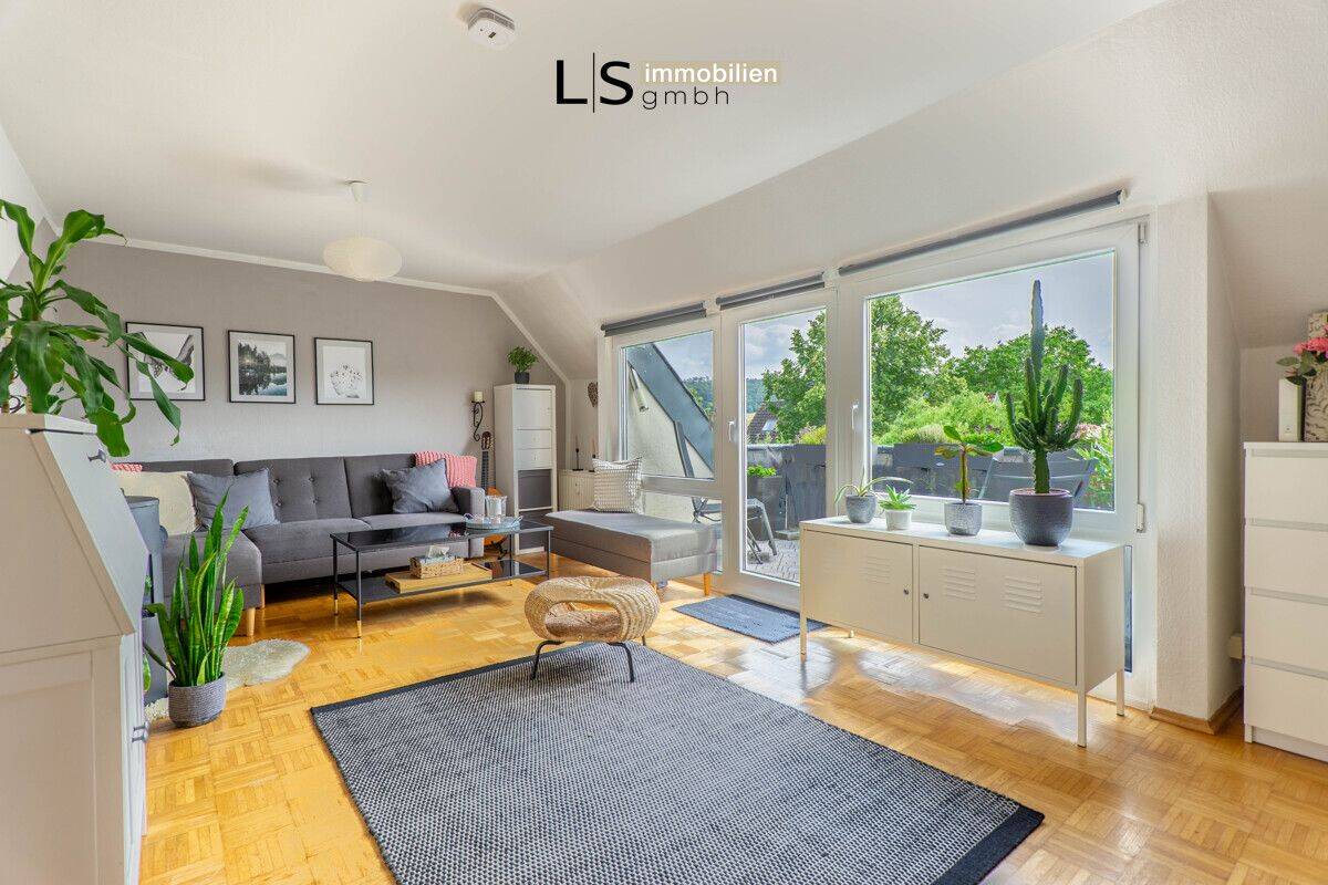 Wohnen mit Weitblick! Charmante 3-Zimmer-DG-Wohnung in Top-Lage! Stellplatz & Bühnenraum inklusive!, 75397 Simmozheim