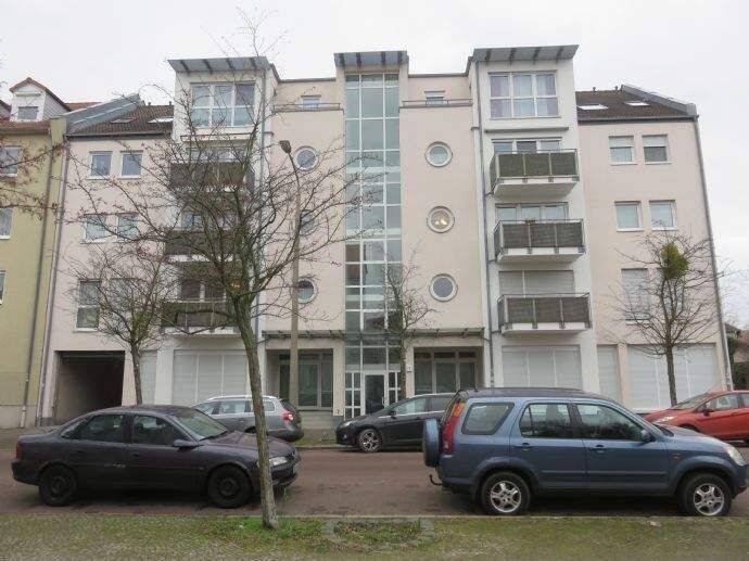Moderne 2 – RWE im 1.OG mit Balkon und Fahrstuhl in Dessau – Nord, 6844 Dessau-Roßlau (Innenstadt Mildensee Waldersee)