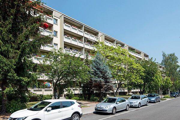 Wir sanieren für Sie: 4-Zimmerwohnung mit Balkon in oberster Etage und tollem Ausblick!, 1239 Dresden