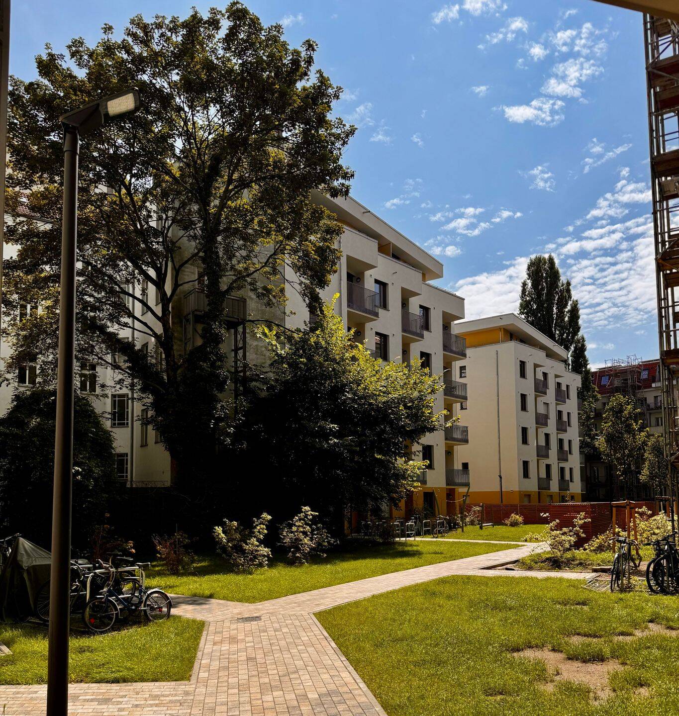 Erstbezug: 2-Zimmer-Neubau-Penthouse mit 21 m² Sonnenterrasse, Einbauküche & Aufzug, 10245 Berlin (Friedrichshain-Kreuzberg Friedrichshain)