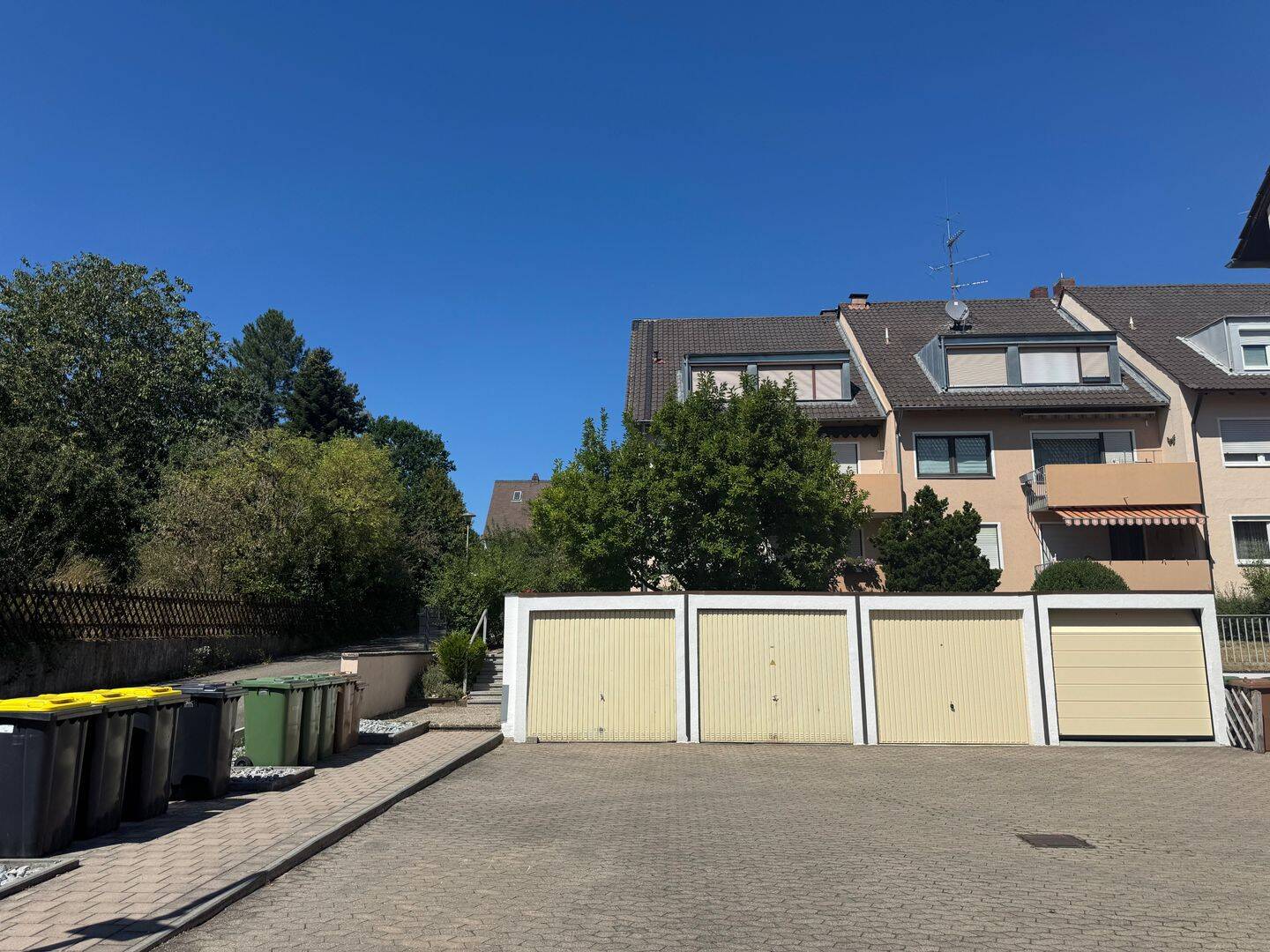 Tolle Wohnung mit Balkon ins Grüne, 90513 Zirndorf