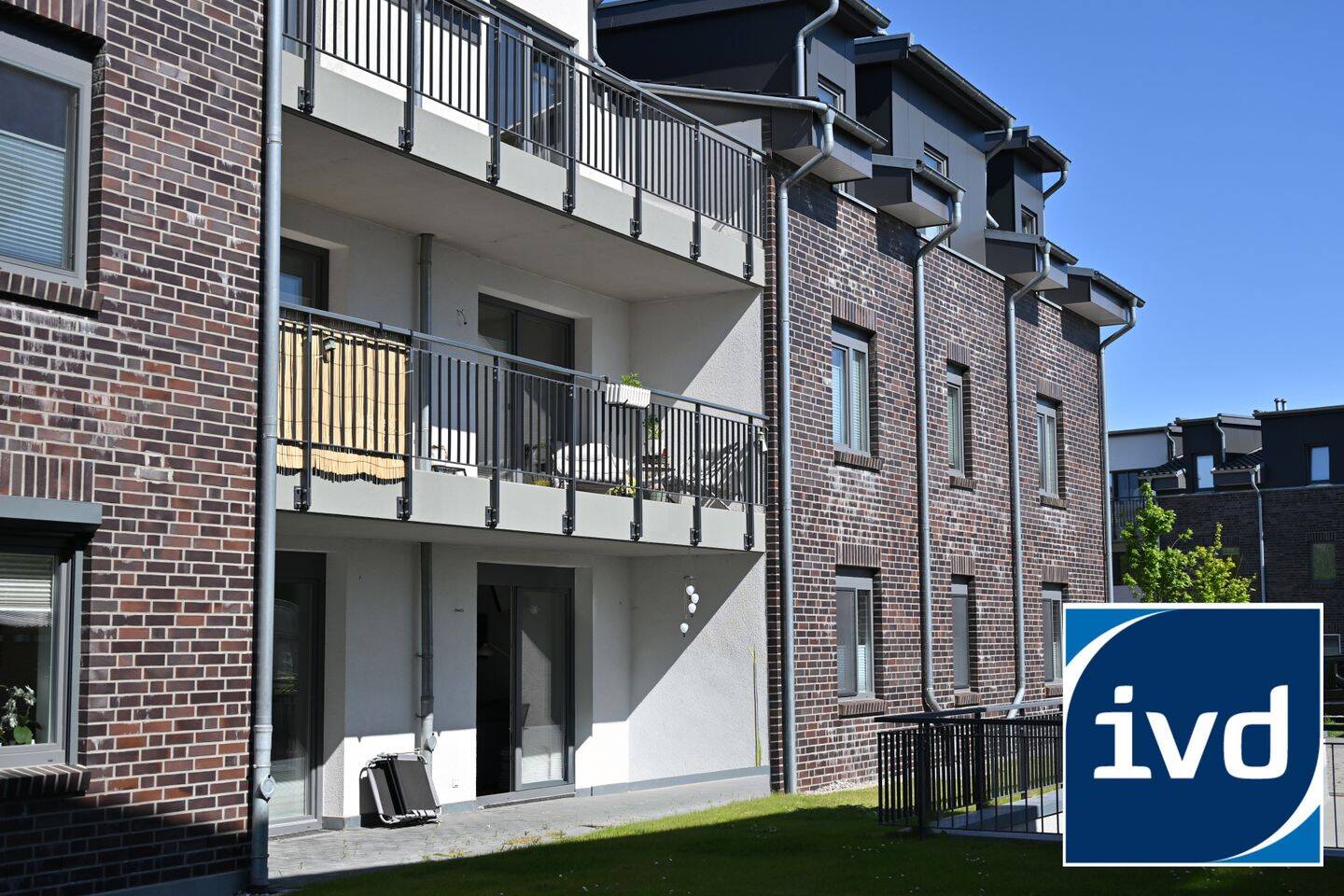 Neuwertige Eigentumswohnung KFW 55 mit 1 Tiefgaragen PKW-Stellplatz in ruhiger Lage, 24226 Heikendorf