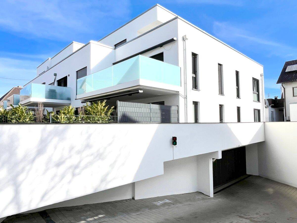 Exklusive 3 Zi.-Wohnung mit Terrasse, Garten, EBK und TG, 89257 Illertissen