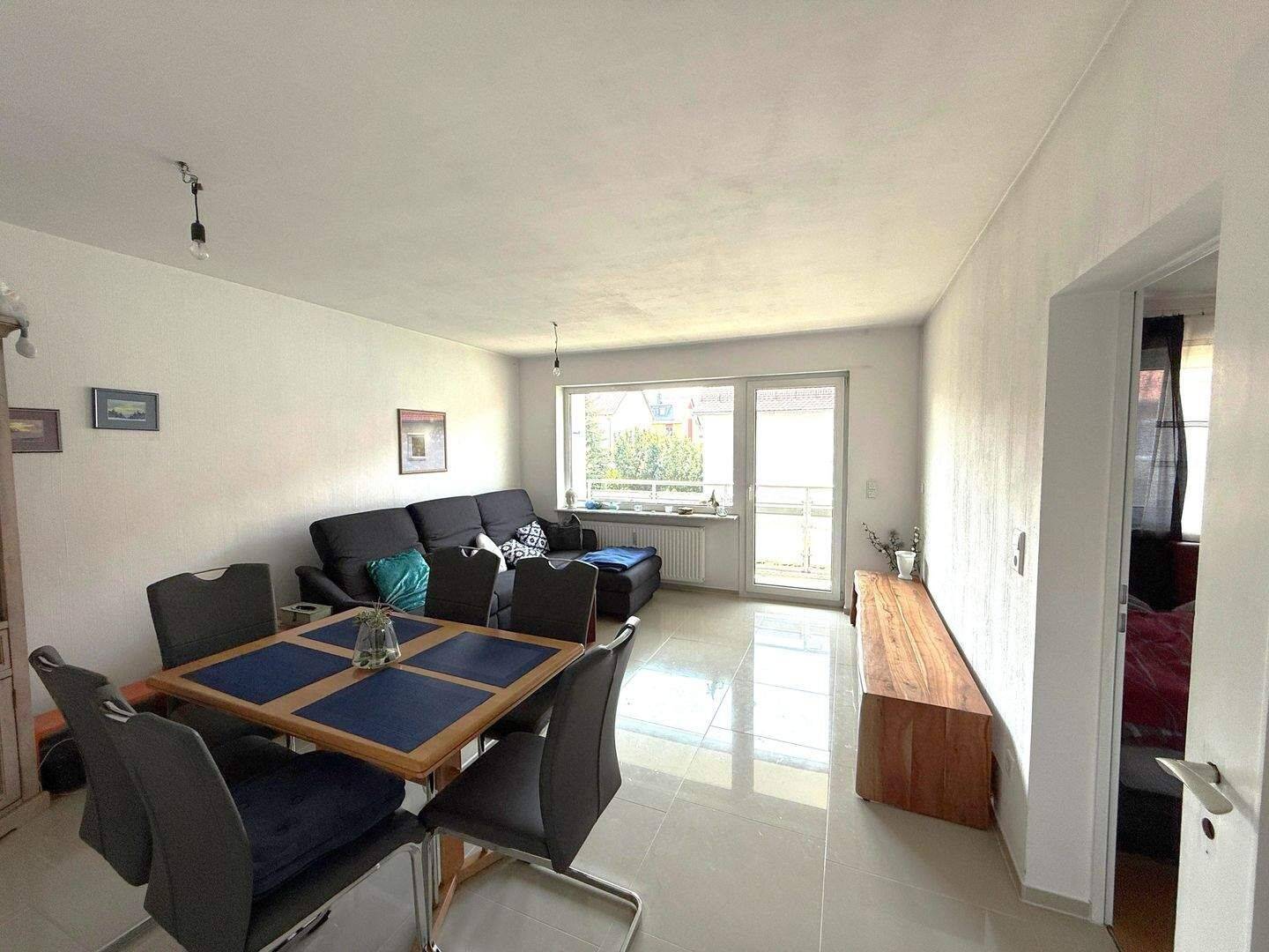 Attraktive 2-Zimmer-Wohnung (51m²) mit 2 Balkonen, modernem Bad und Einrichtung, 90537 Feucht
