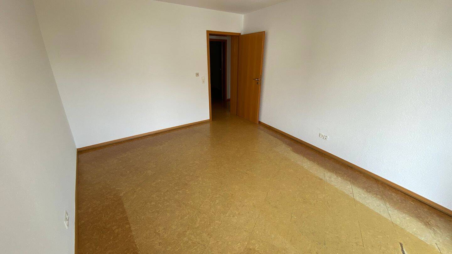3-Zimmer-Wohnung 68 m2, 1. Stock, Balkon, Einstellplatz, 71384 Weinstadt