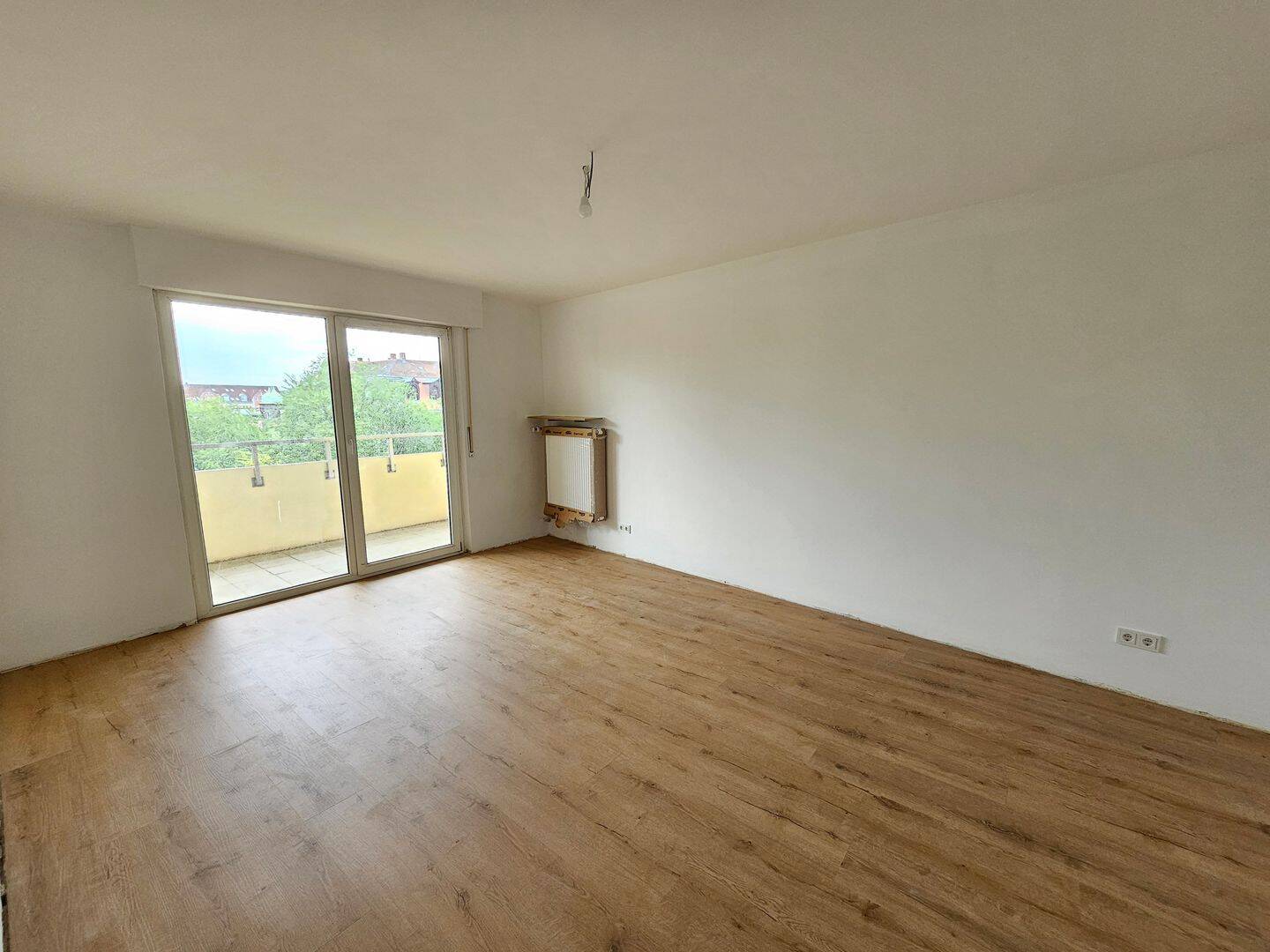 Fürth-Stilvoll sanierte 2-Zimmerwohnung im 5.OG mit Aufzug, Loggia und Bad mit Fenster!!
