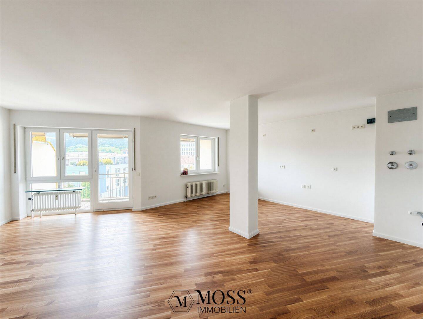 Leerstehende hochwertig sanierte 2,5-Zimmer-Wohnung mit TG-Stellplatz in Merzhausen, 79249 Merzhausen