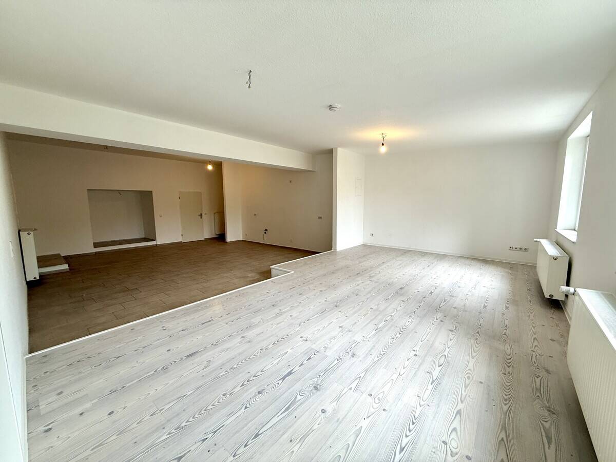 Stilvolle 2,5-Zimmer-Wohnung oder Gewerbeeinheit- frisch renoviert & sofort bezugsfrei!, 47137 Duisburg (Mittelmeiderich Obermeiderich Untermeiderich)